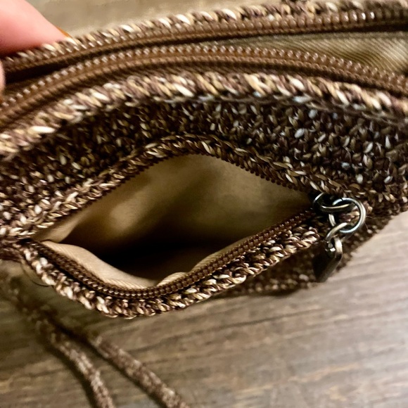 THE SAK Classic Crochet Small Crossbody Bag Purse. 7x9 - Picture 3 of 10